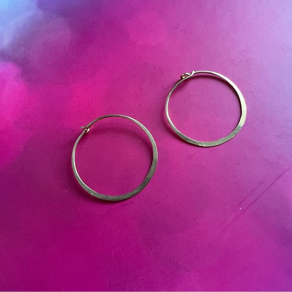 Lightweight 14k hoops
